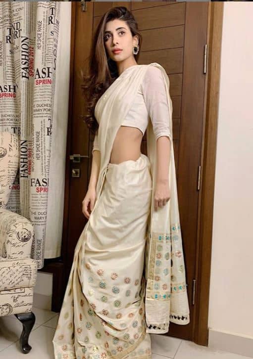 Urwa Hocane Recent Photoshoot in Beautiful Saree | Showbiz Hut