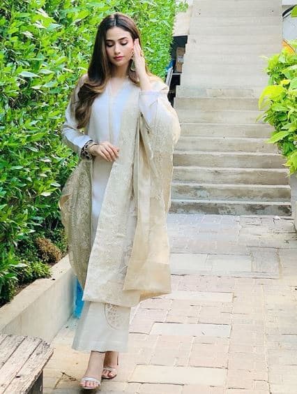 Fabulous look of Pakistani Actresses in White Dress | Showbiz Hut