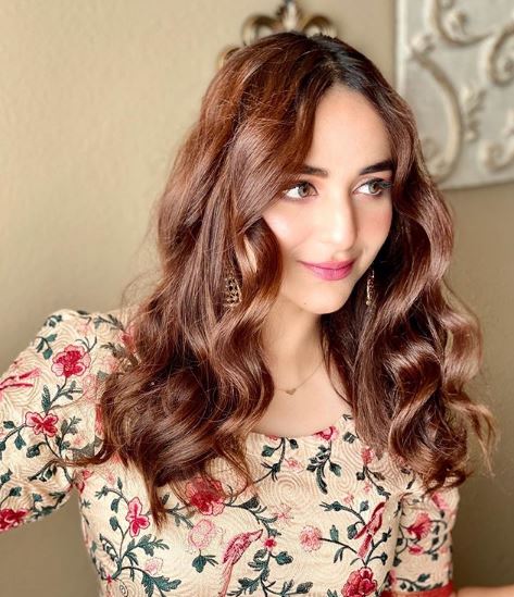 Yumna Zaidi Biography – Age, Husband, Family, Dramas | Showbiz Hut