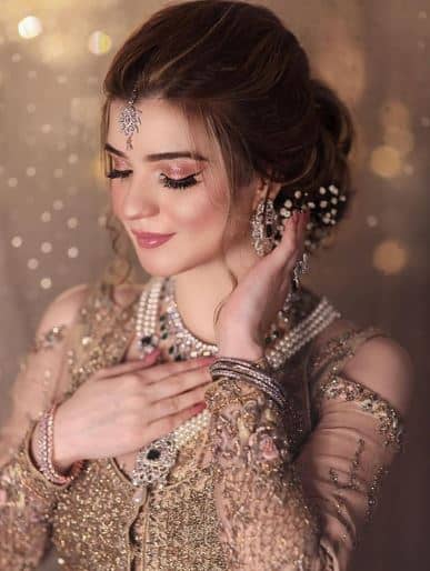 Rea Moammar Rana Stunning Bridal PhotoShoot | Showbiz Hut