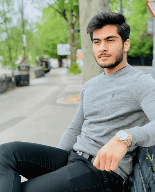 Haroon Kadwani Biography - Age, Father, Wife, Dramas | Showbiz Hut