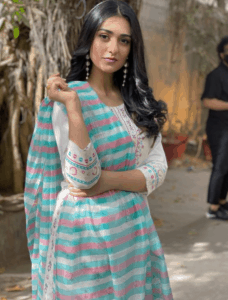Sarah Khan Dresses in Drama Raqs e Bismil | Showbiz Hut