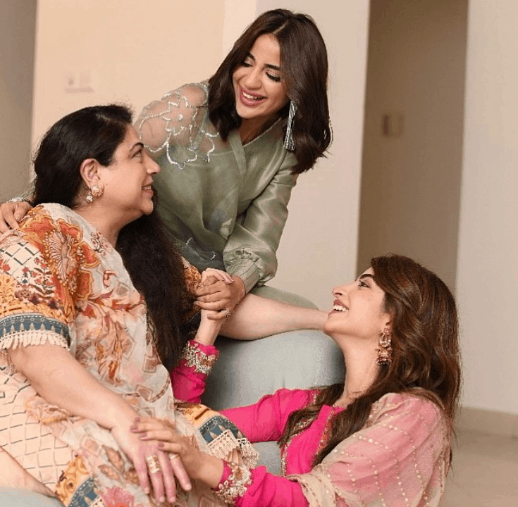 Kinza Hashmi Family Pics – Mother, Sister, Husband, Father | Showbiz Hut