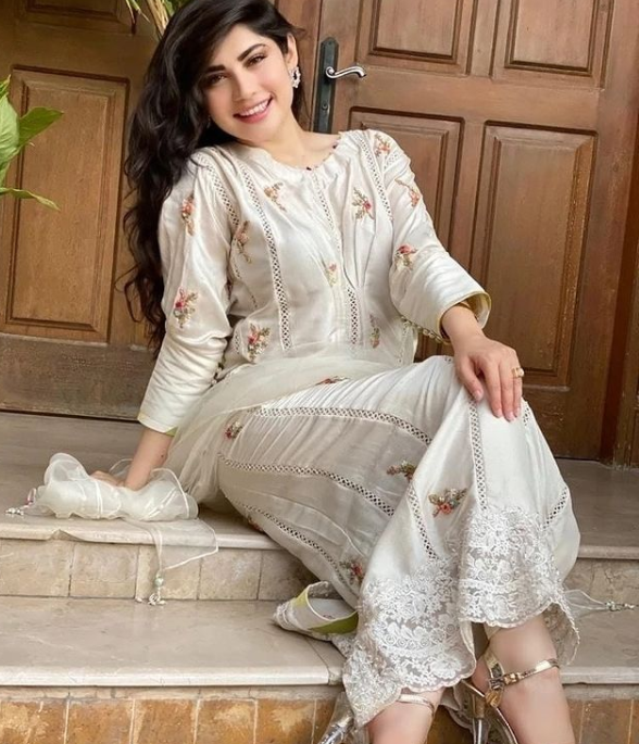 Neelam Muneer Dresses in Khumar