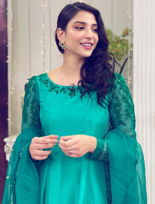 Ramsha Khan Dresses in Hum Tum & Dress Designer | Showbiz Hut
