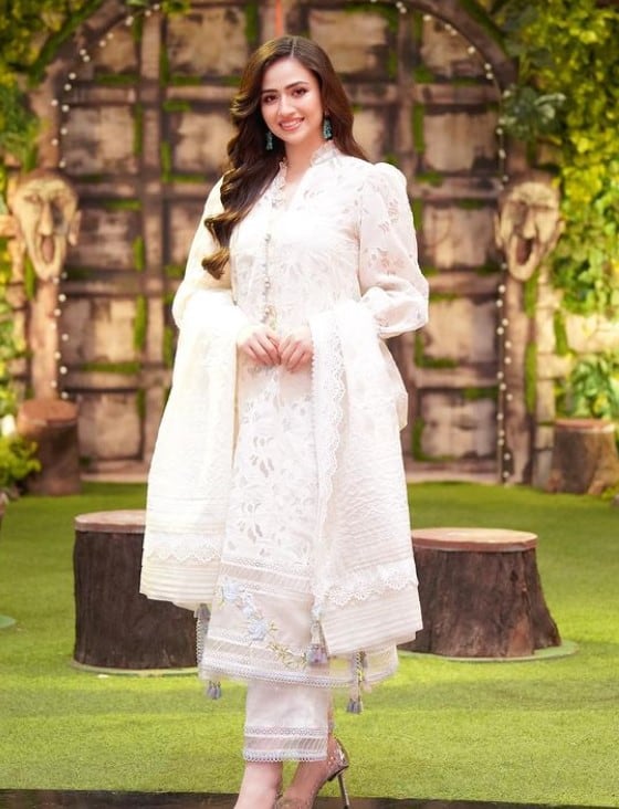 Sana Javed Dresses in Jeeto Pakistan 2023