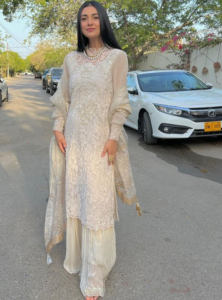 Sarah Khan Dresses in Drama Hum Tum, Dress Designer | Showbiz Hut