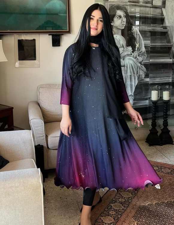 Sarah Khan Dresses in Drama Hum Tum