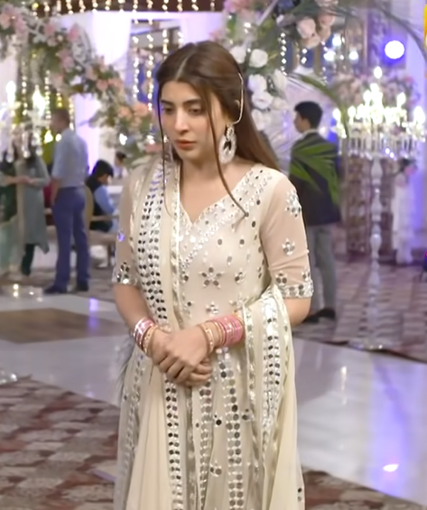 urwa hocane dresses in badzaat