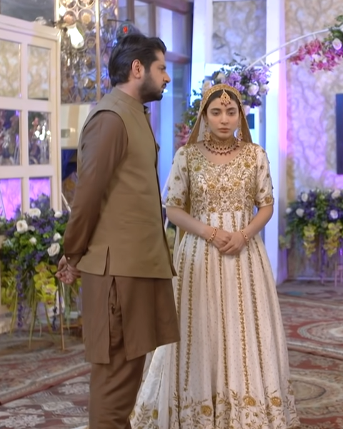 urwa hocane dresses in badzaat