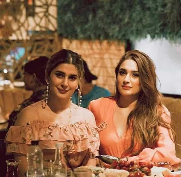 kubra khan family pictures sister mother