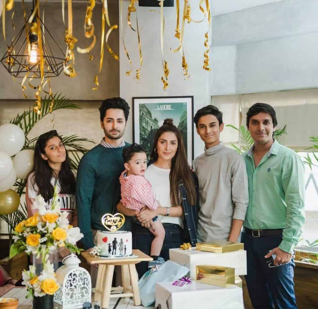 ayeza khan brother sister father