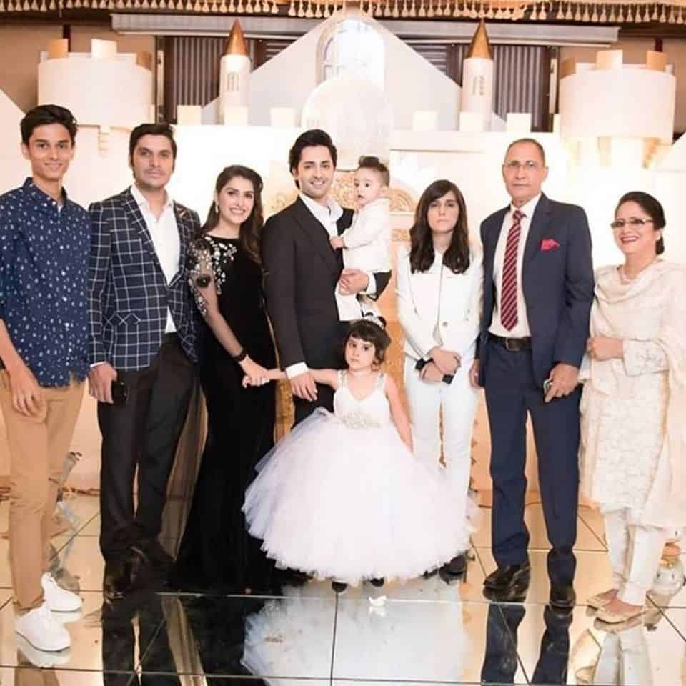 ayeza khan brother sister father