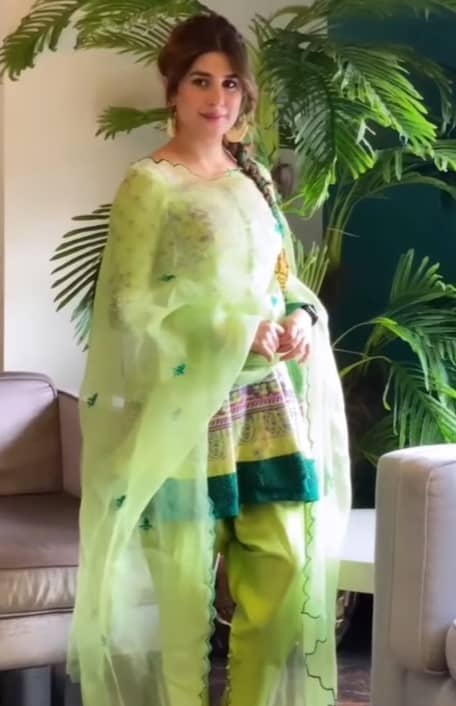 Kubra Khan dresses London Nahi jaunga promotion