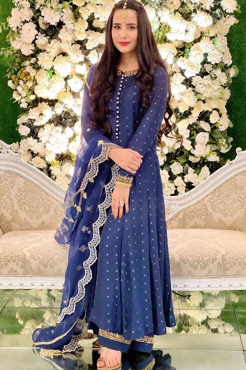 Saniya Shamshad dresses in drama siyani