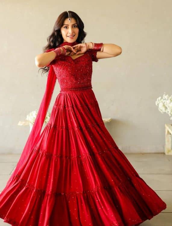 ayeza khan dresses in drama chand tara pictures designer