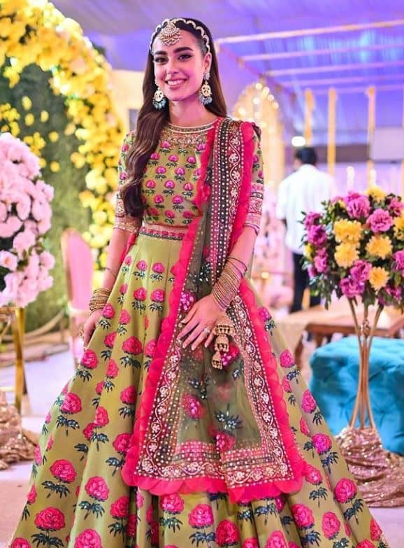 iqra aziz dresses in drama mannat murad designer and pictures