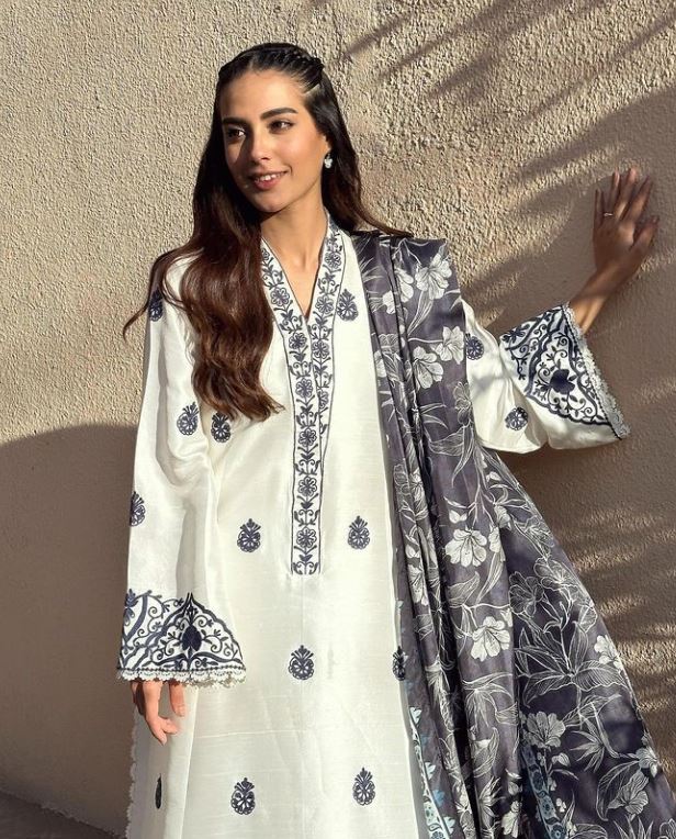 iqra aziz dresses in drama mannat murad designer and pictures