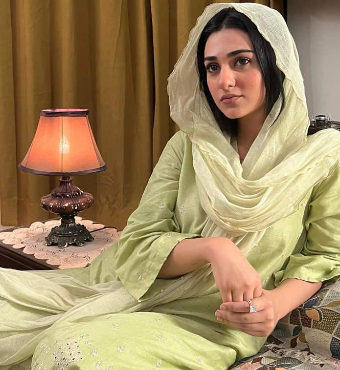 Sarah Khan Dresses in Namak Haram