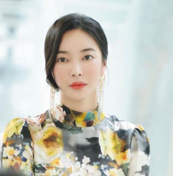 Kim Yoon Ji Biography