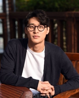 who plays kang min in doctor slump actor